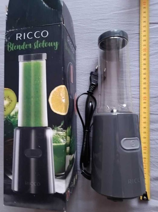 mały blender do smothie elektryczny