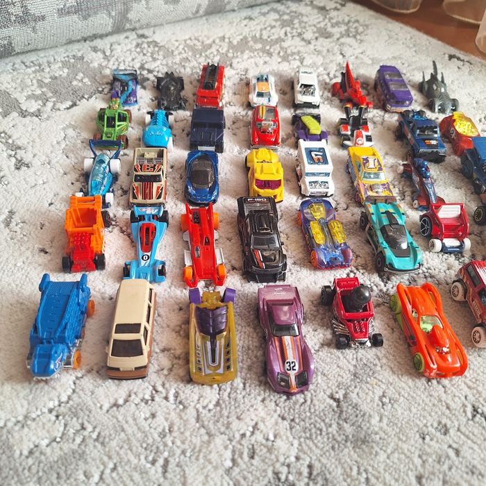 Машинки Hotwheels