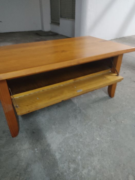 Mesa de centro madeira maciça como nova