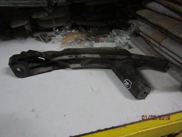 Guia de pára-choques frente direito VOLKSWAGEN Golf V (1K1)