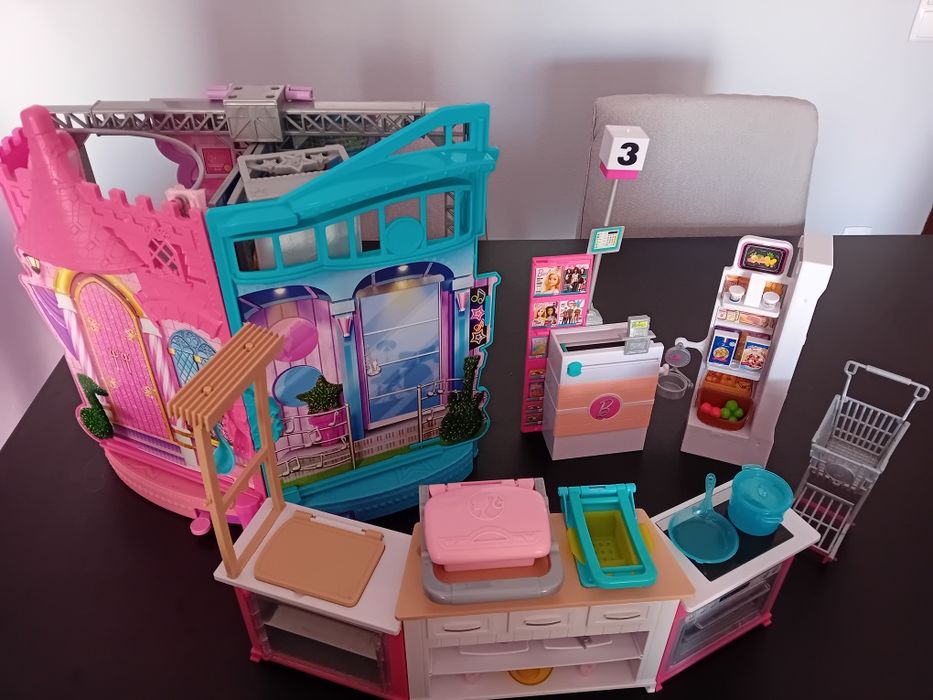 Cozinha, supermercado e palco da Barbie
