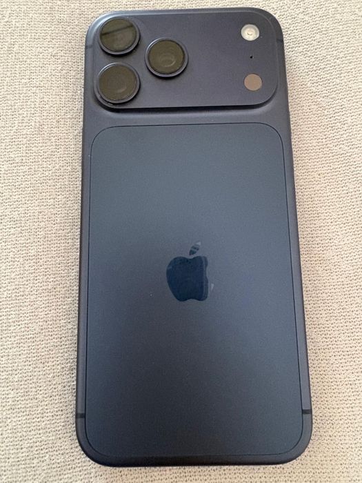 Iphone 17 pro Max deep blue