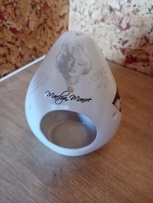 Świecznik z wizerunkiem - sygnowany.