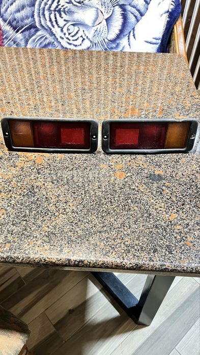 Задні стопи паджеро