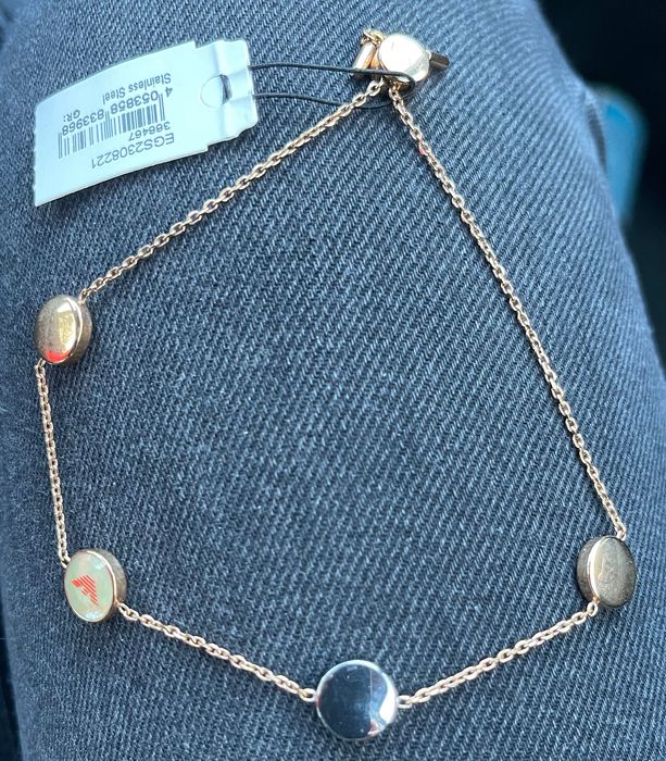 bransoletka na ramieniu