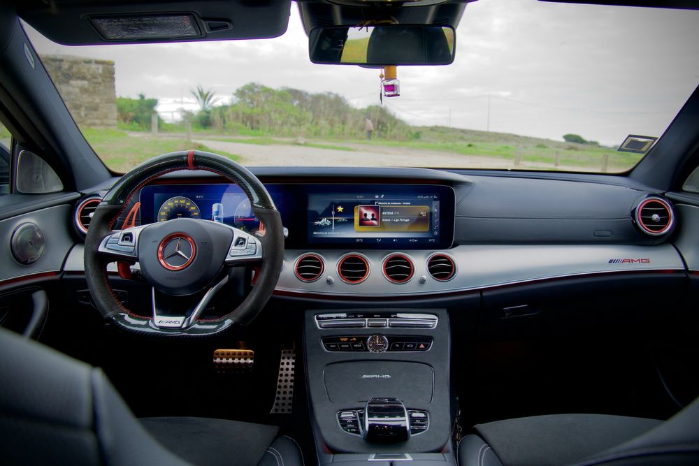 Mercedes E220d AMG - Imaculado