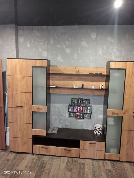 Продам стенку в залу