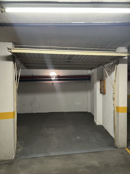 Garagem  para arrendar no Rio de Mouro