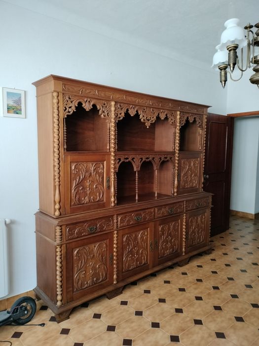 Loureiro/Estante em madeira maciça