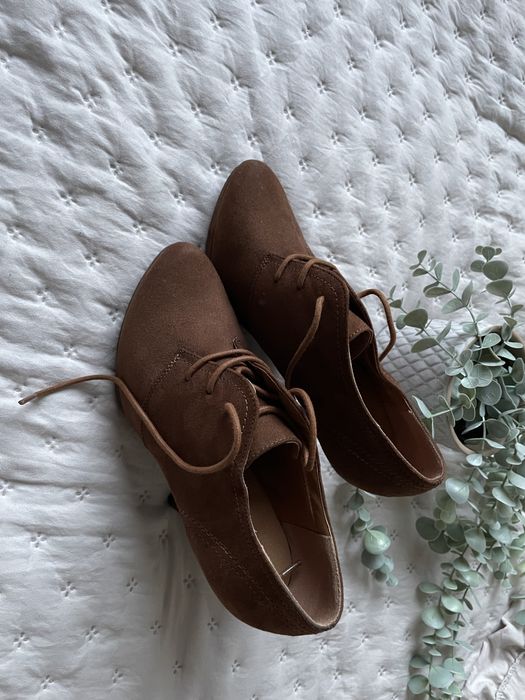 Zamszowe botki 38 brązowe sznurowane