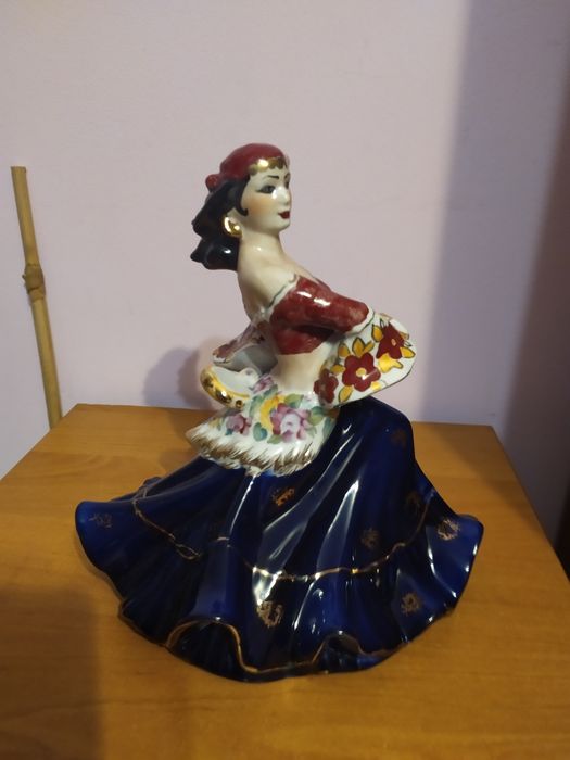 Статуэтка Цыганка с бубном