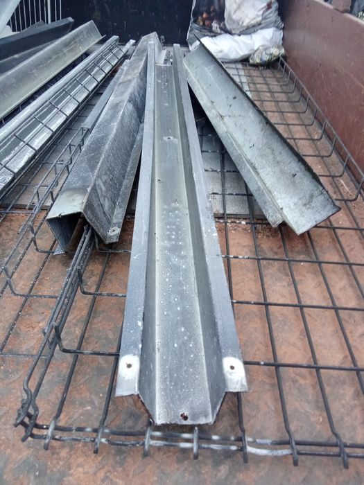 Metallic gutter and cable tray64285059713410122