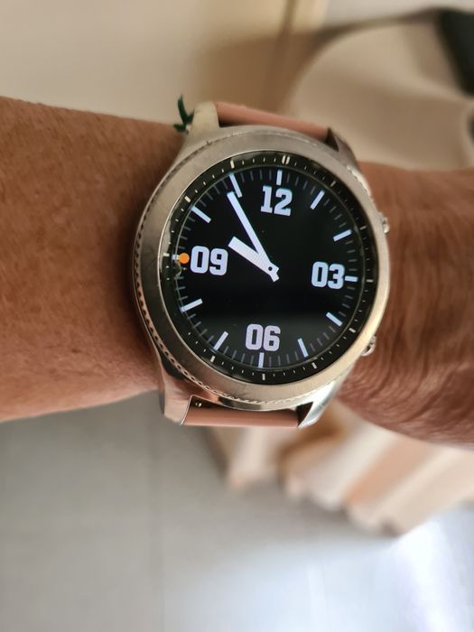 Relógio Samsung GEAR  S3 (84F0) com algum uso ,mas em óptimo estado.