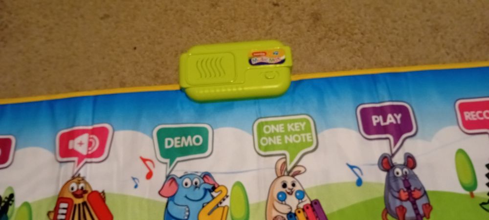 Mata grająca dla dIziecka