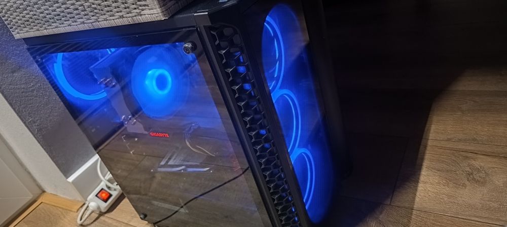 zestaw PC  xeon 12 rdzeni 5500xt 64bg ram ssd + monitor 23" kl