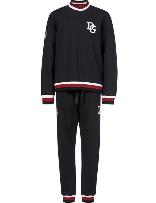 Костюм DOLCE & GABBANA

Мужской спортивный костюм с

фирменным лого