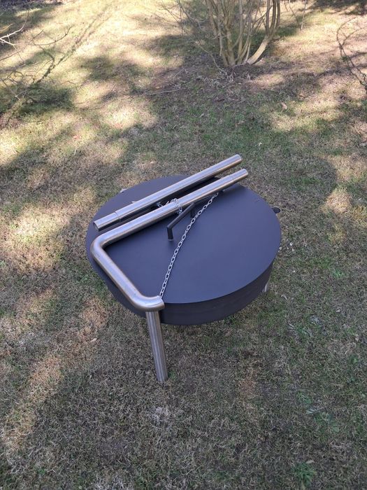 Grill nierdzewny z pokrywą