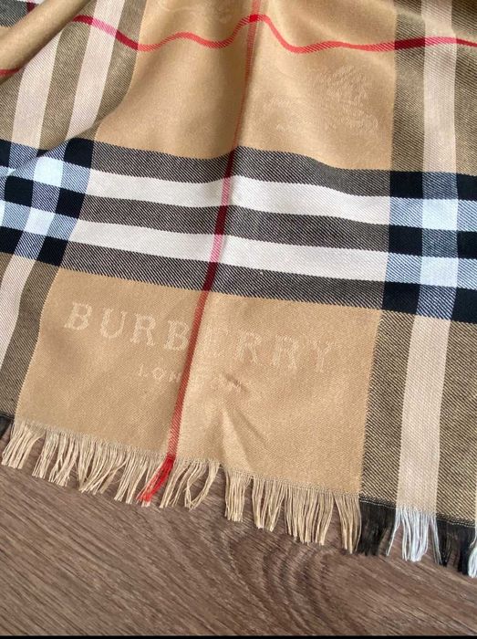 BURBERRY шарф палантин.