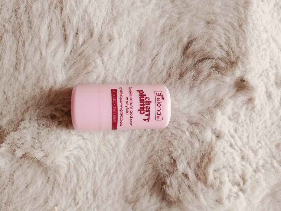 Nawilżająco-wygładzające żelowe serum pod oczy w sztyfcie Bielenda Cherry Plump
Żelowe serum pod oczy w formie sztyftu
