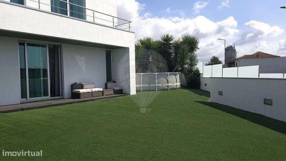 Moradia T4 para venda