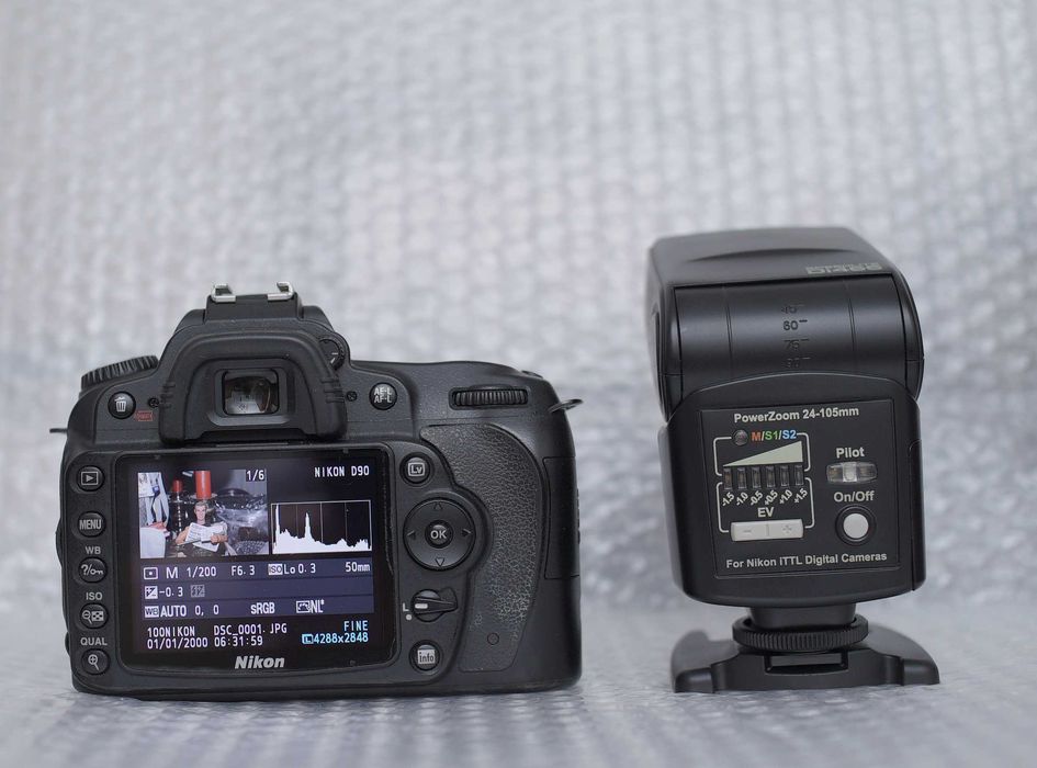 Nikon D90 +Nikon AF-S 50mm F1.8 G+ Nikon AF 35- 135 Macro +Flash