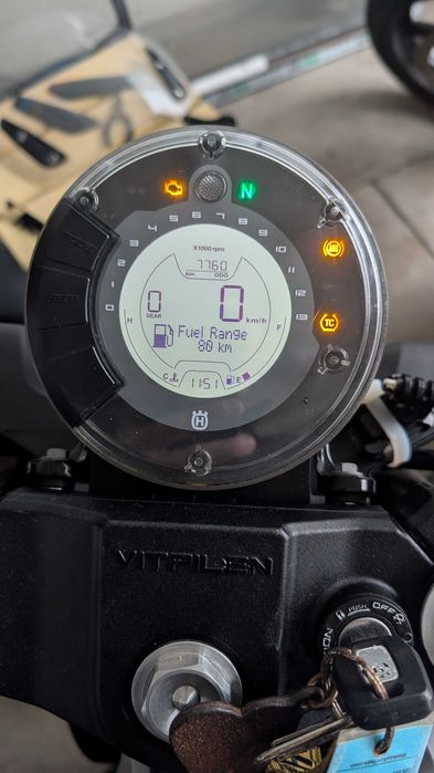 Мотоцикл Husqvarna Vitpilen 701 LeoVince ABS TCS MoToBaZa