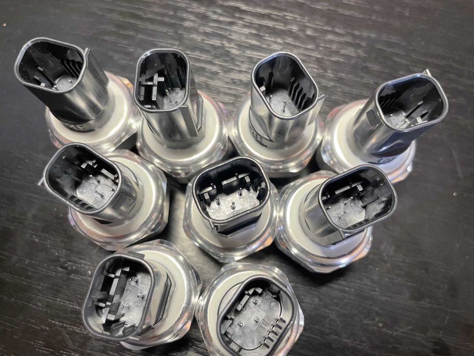 Датчик тиску хладагента (фреона, кондиціонера). Mercedes A2110000283