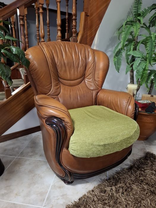 Sofas em pele em bom estado