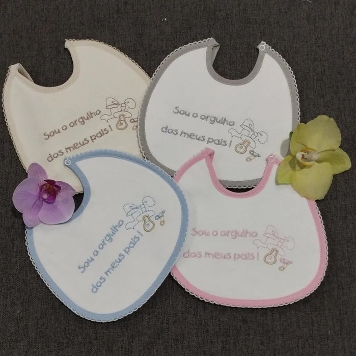 Babetes, fraldas e toalhas de banho