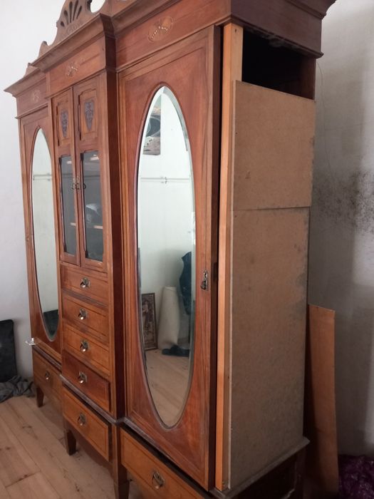 Quarda roupa art nouveau