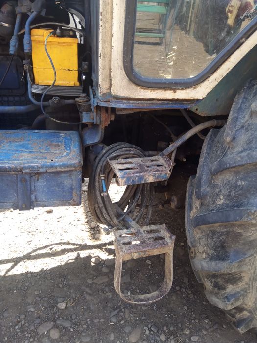 Продається трактор ЮМЗ 6  ,ціна самого трактора .4 т можливий обмін на