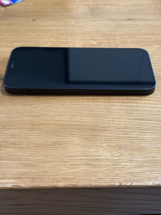 iPhone 12 64GB czarny, case w gratisie
