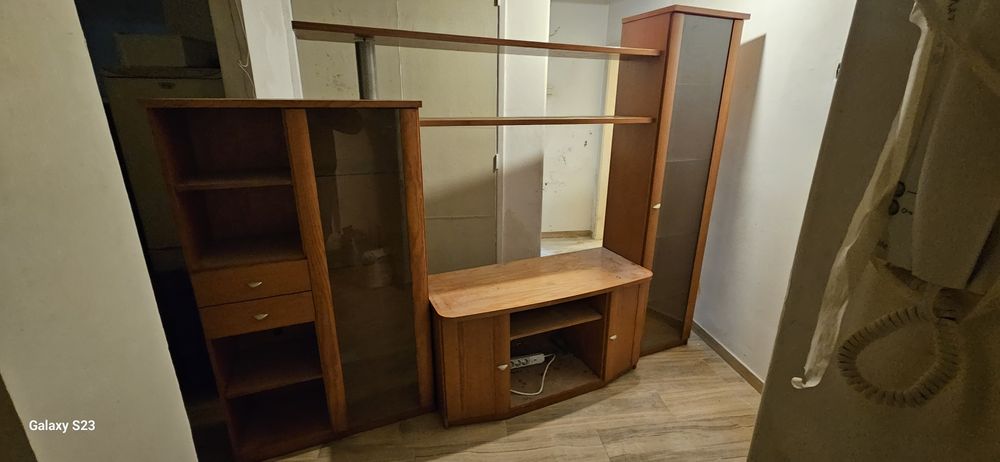 Móvel TV com duas cristaleiras