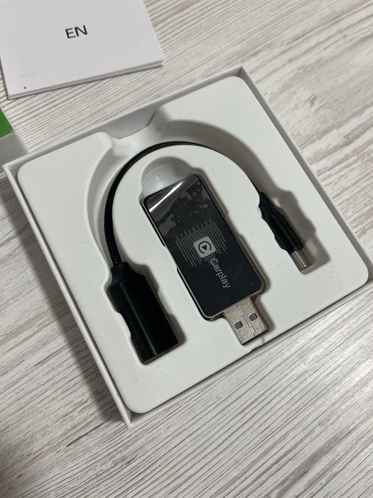 Адаптер CarPlay для iPhone бездротовий