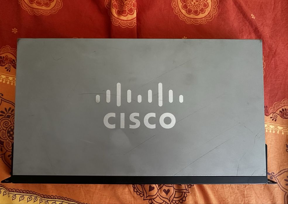 Switch 24 portas Cisco