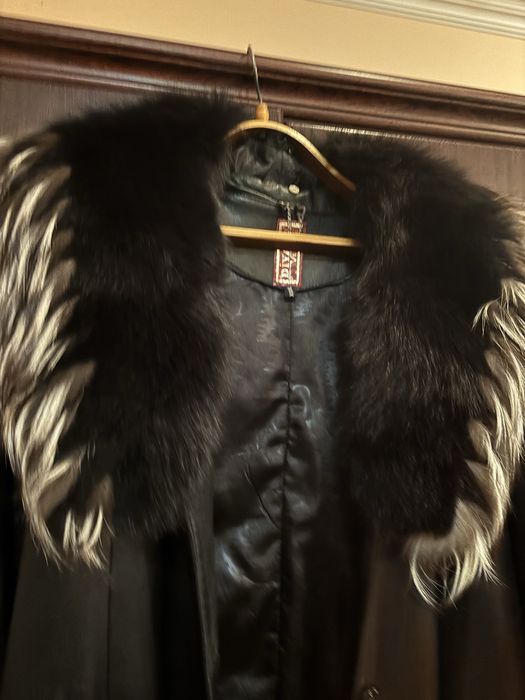 Шкірярий плащ з ковніром  натурально песця