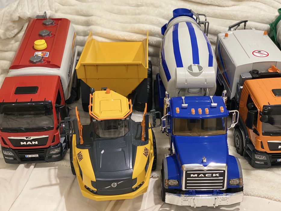 Самоскид самосвал брудер чудовий подарунок ідеальний новий стан