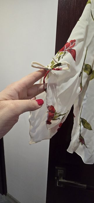 Bluzka damska w róże- Nowa
