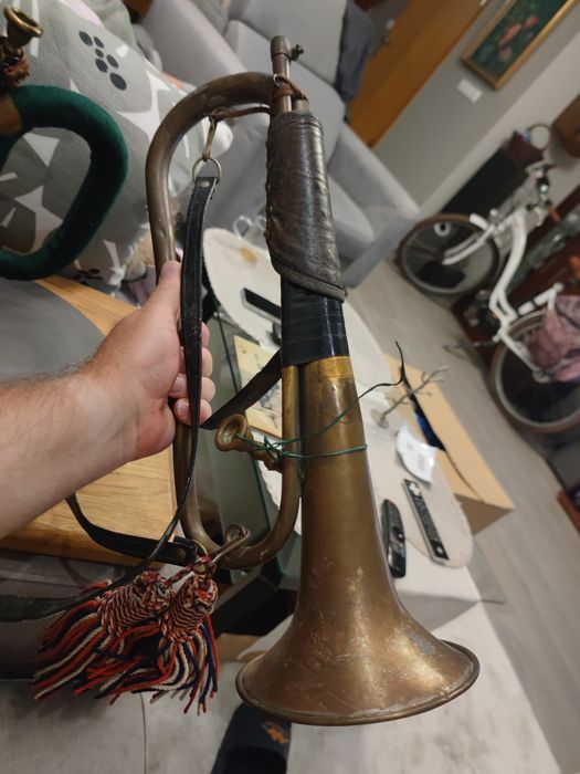 Zestaw trąbek wojskowych