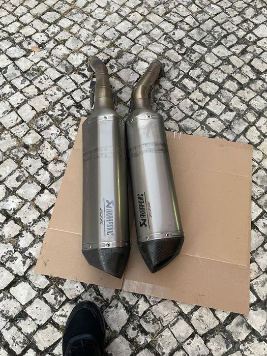 Escapes Akrapović para FJR 1300