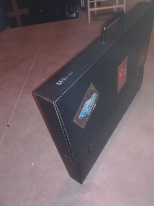 Pasta preta superior a A3