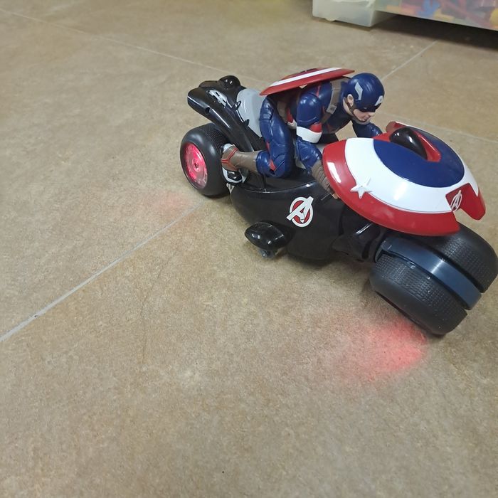 Mota telecomandada capitão america