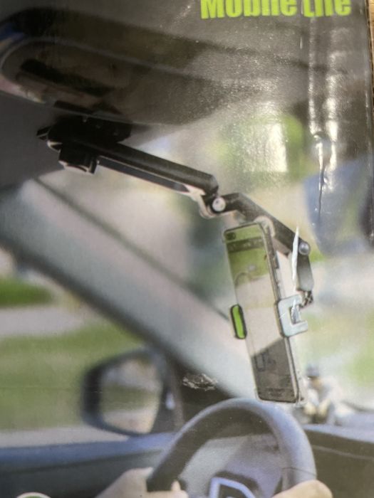 Тримач для телефону в машину