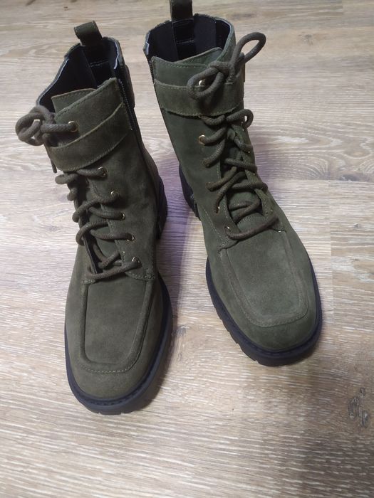 Ботінки  40 розмір