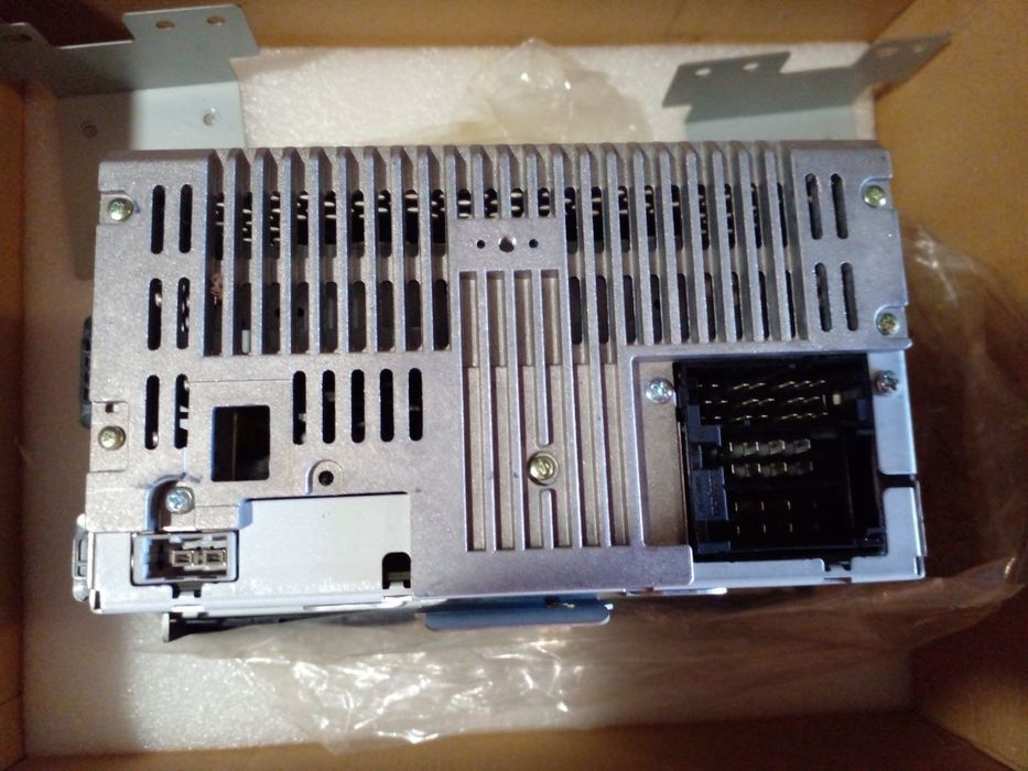 Продам штатную магнитолу