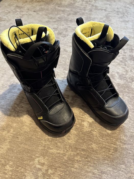 Czarne buty snowboardowe Salomon r. 42
