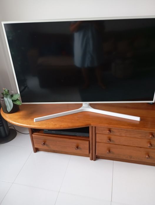 Móvel de TV em cerejeira