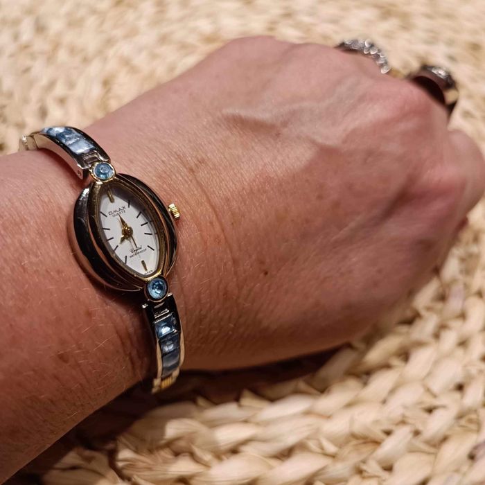 Zegarek z lazurowymi szkiełkami