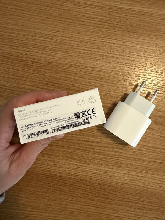 Зарядний пристрій Apple USB-C 20W (оригінал)