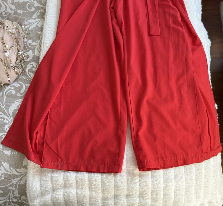 Macacão com rachas nas pernas tamanho L